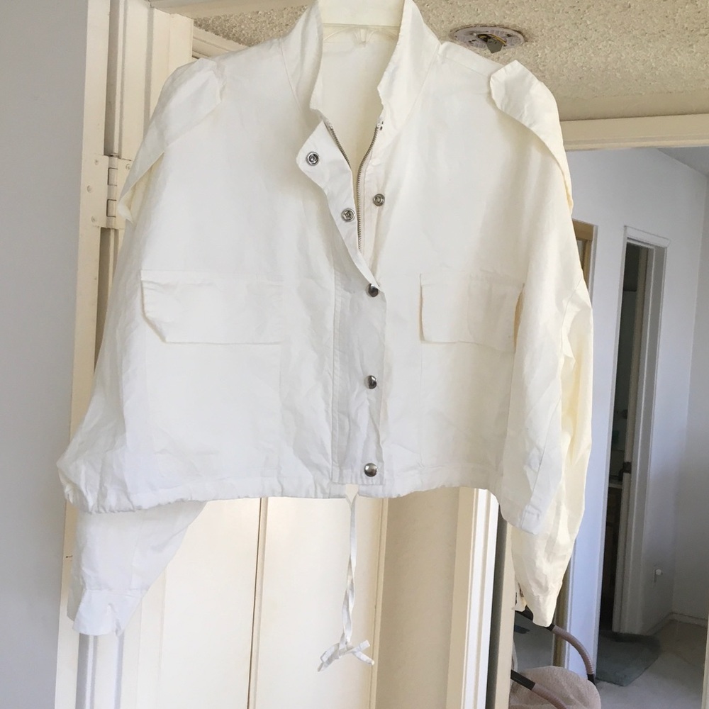 “VANILLA”SNAP & ZIP FRONT CROP  LIGHT WEIGHT FUNNEL JACKET